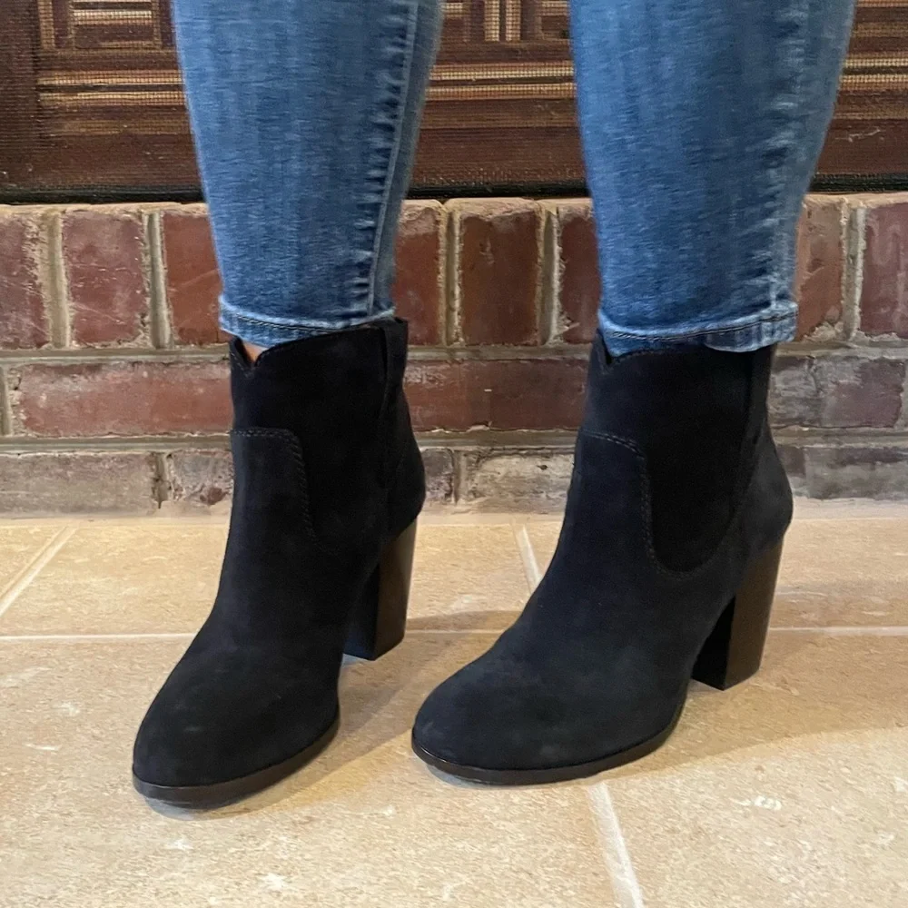 Like new Frye Myra Boots/Booties. Black Suede. Size 7 - Picture 6 of 12
